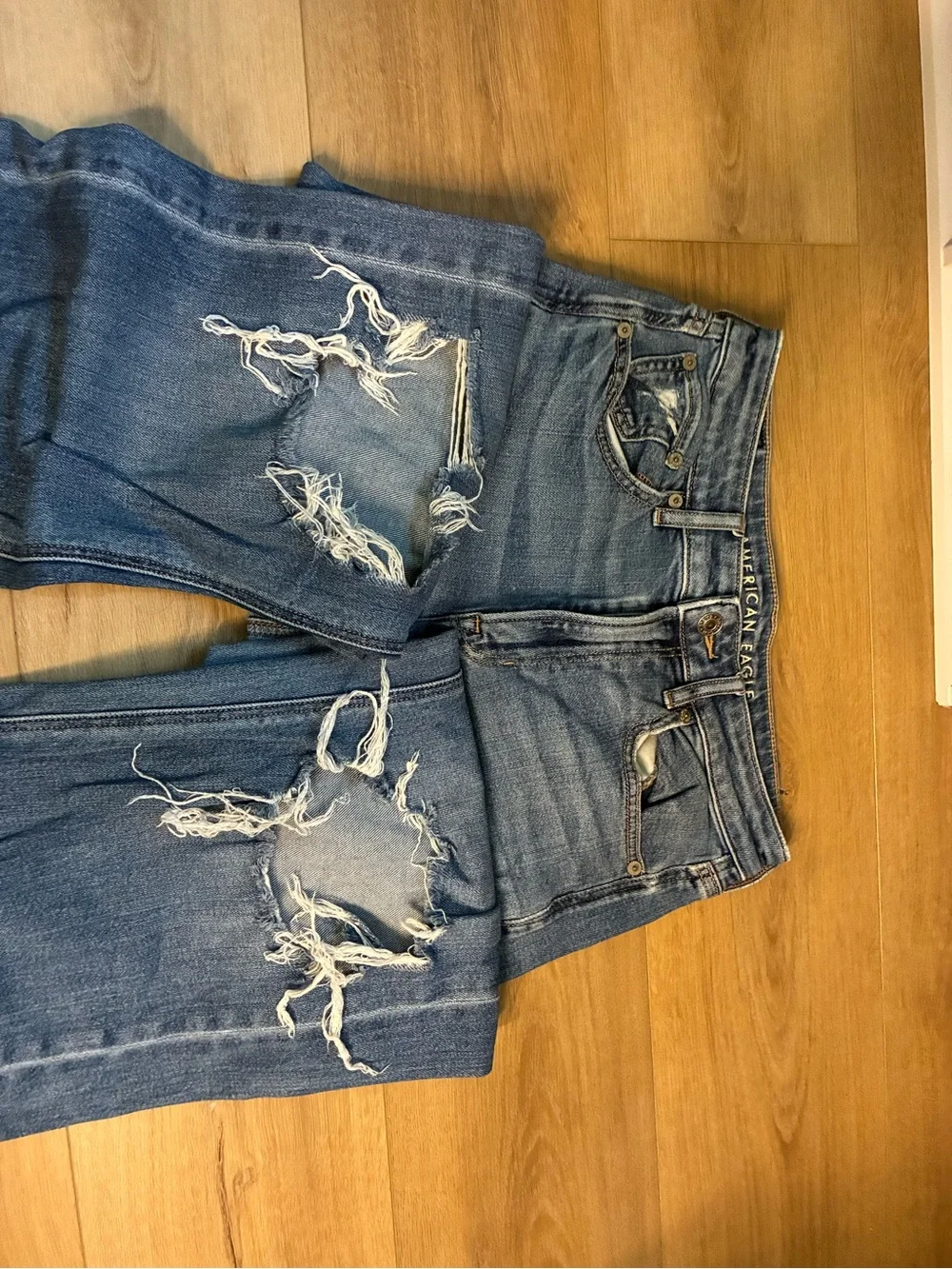 American Eagle Outfitters Light Wash Blue Jeans with Contrast Stitching